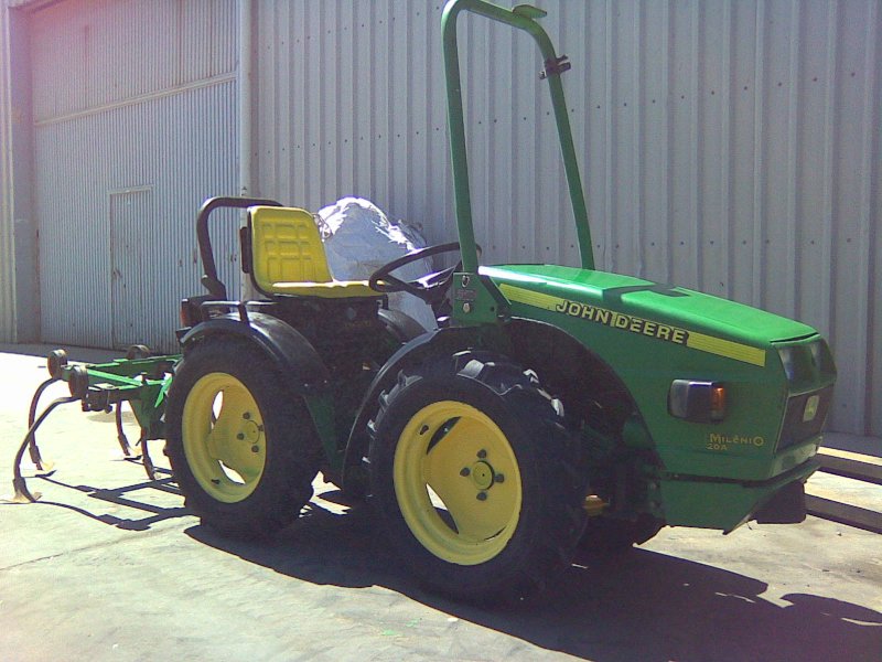 Vineyard tractor John Deere MILENIO 20 ARTICULADO