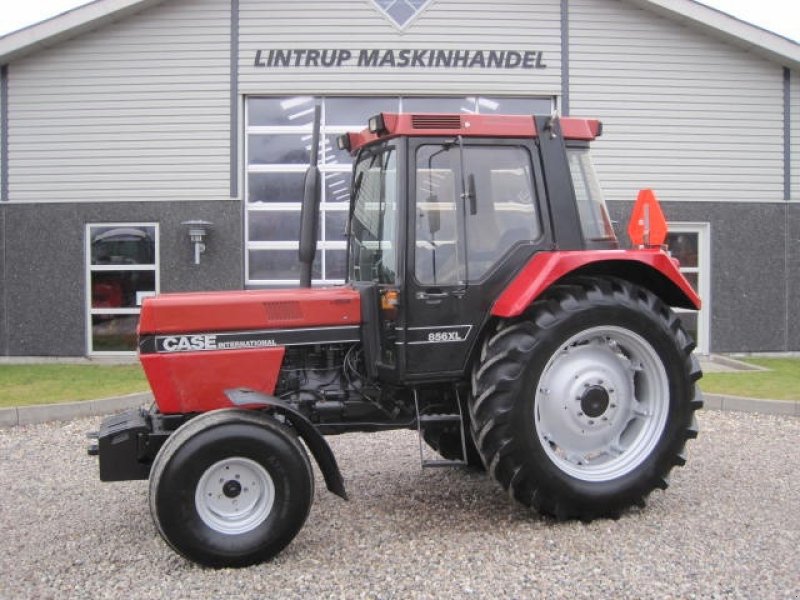 Case IH 856 XL med gode dæk Tractor
