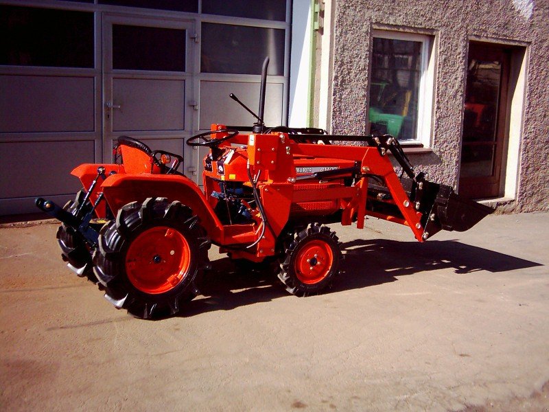 Kubota B1400 DT Tractor