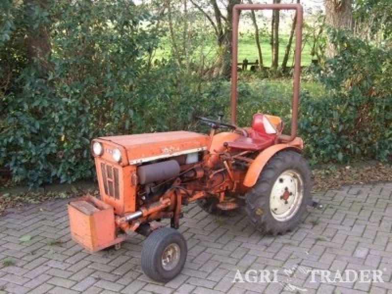 Holder B16 Traktor