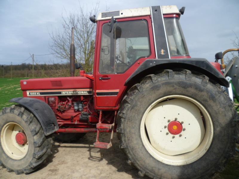Case IH 1055XL Tractor