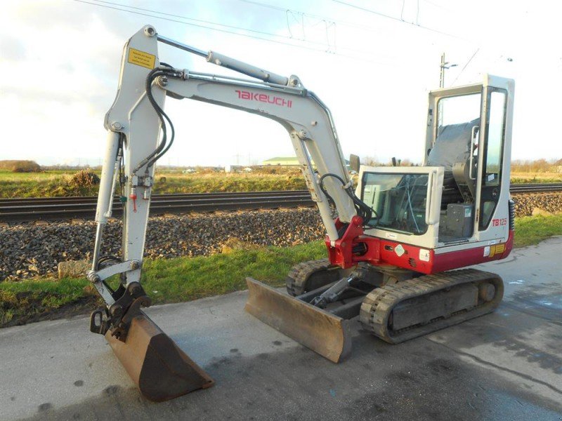 Takeuchi TB125 Mini digger