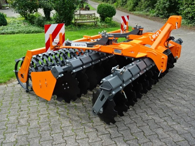 Kurzscheibenegge des Typs BVT Raptor, Neumaschine in Bocholt (Bild 1)