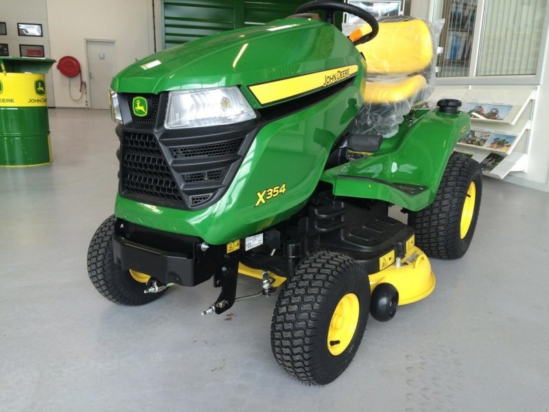 John Deere X354 Lawn tractor