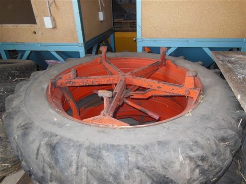 Reifen des Typs Kleber 13,6R38, Gebrauchtmaschine in Egtved (Bild 1)