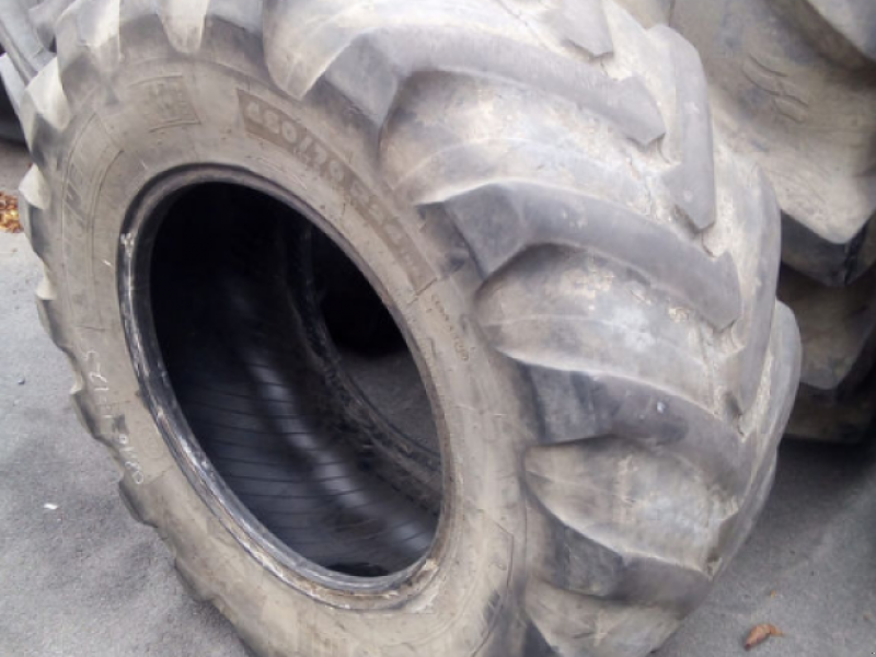 Reifen του τύπου Michelin 460/70R24,  σε Житомир (Φωτογραφία 1)