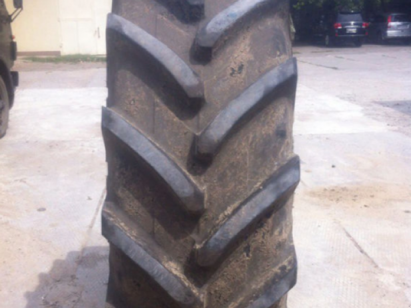 Reifen του τύπου Michelin 520/85R46,  σε Житомир (Φωτογραφία 1)
