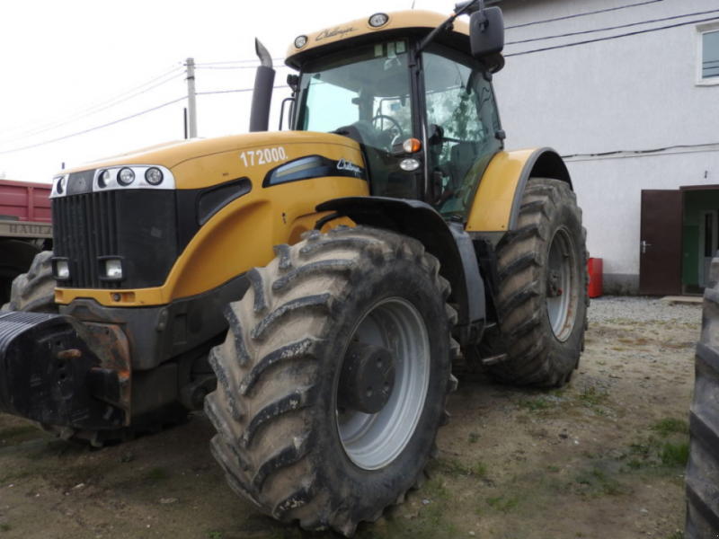Oldtimer-Traktor van het type CHALLENGER MT685C, Neumaschine in Львів (Foto 1)