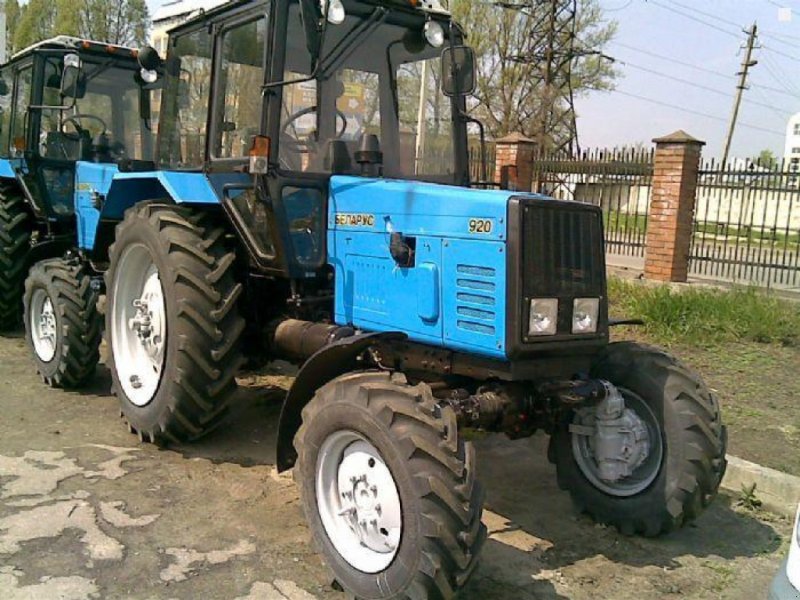 Oldtimer-Traktor del tipo Belarus Беларус-920, Neumaschine en Житомир (Imagen 1)