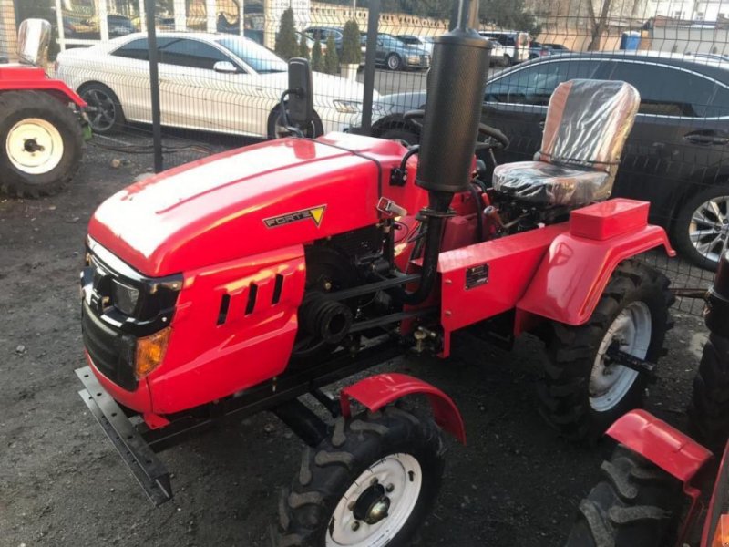 Oldtimer-Traktor del tipo Antonio Carraro V 80, Neumaschine en Суми (Imagen 1)