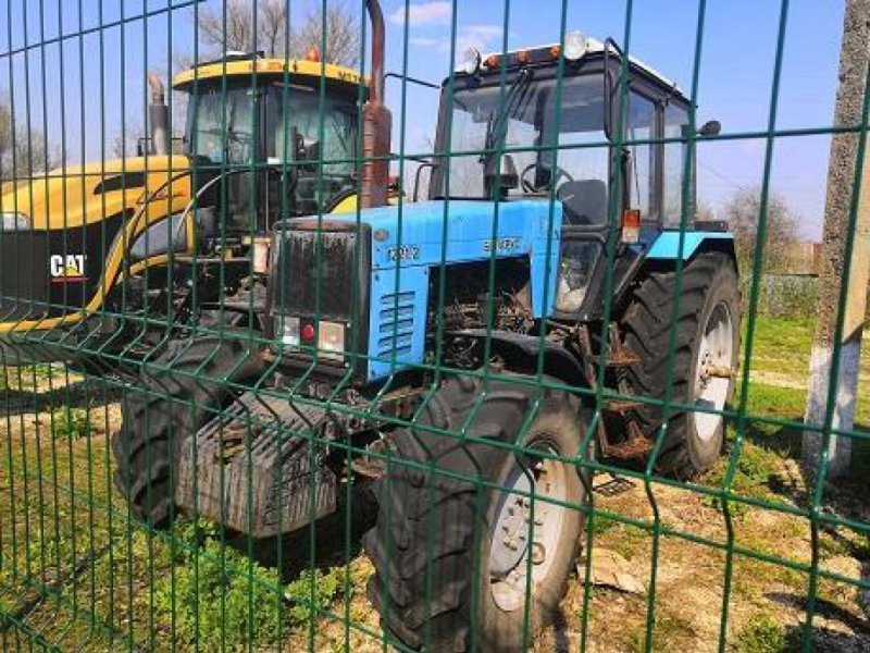 Oldtimer-Traktor del tipo Belarus Беларус-1221.2, Neumaschine en Ворожба (Imagen 1)