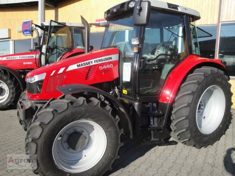 Massey Ferguson 5440 Traktor - technikboerse.com