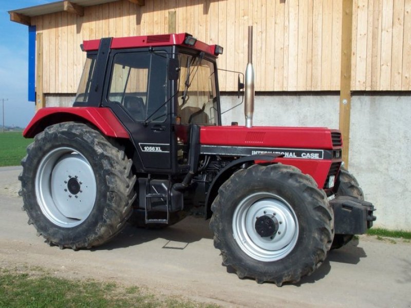 Case IH 1056 XL Tractor