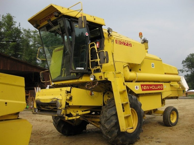 New Holland 8070 Combine harvester