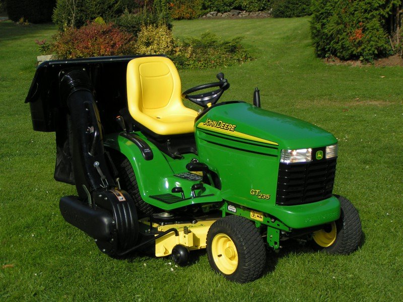 John Deere GT235 Rasentraktor