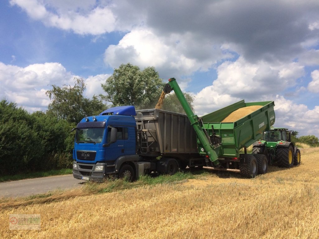 Überladewagen des Typs Agrimont Überladeschnecke HP 400 300 t/h mit neuer Rückwand Überladewagen Container Abrollcontainer Hakenlift Überladewagen, Neumaschine in Luzec nad Vltavou (Bild 3)