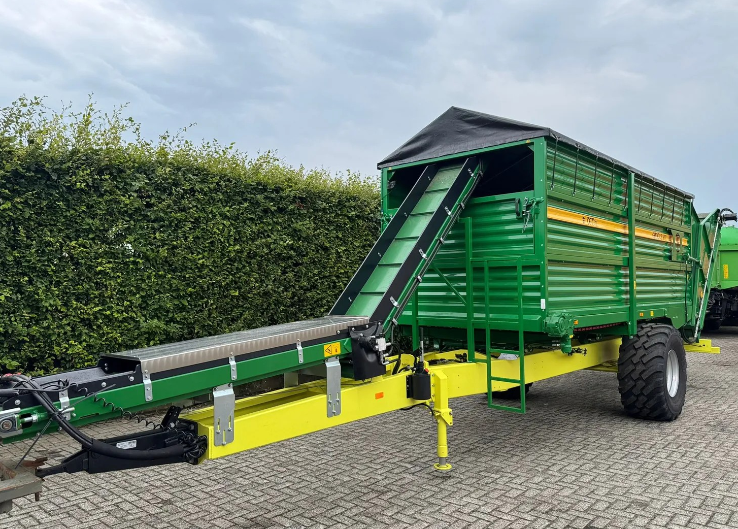 Überladewagen of the type Schuitemaker TFT 10, Neumaschine in Schönholzerswilen (Picture 1)