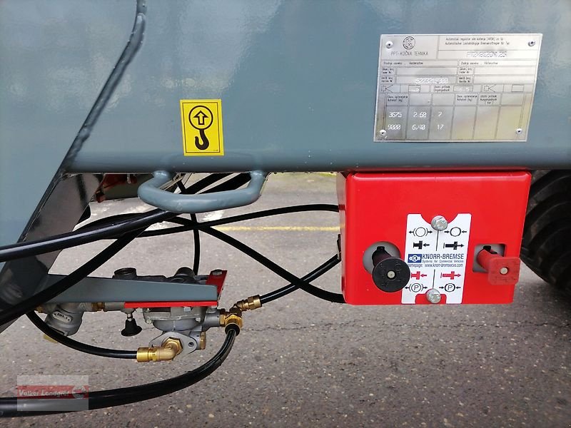 Überladewagen a típus Unia BIZON 36 Überladewagen 36 m³ Wiegesystem 31 to, Neumaschine ekkor: Ostheim/Rhön (Kép 18)