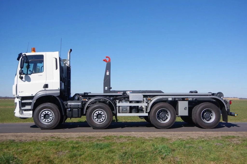 Abrollcontainer типа DAF CF 530 43-tons 8x4 WSG met 30-tons VDL haakarm, Gebrauchtmaschine в Groenekan (Фотография 2)
