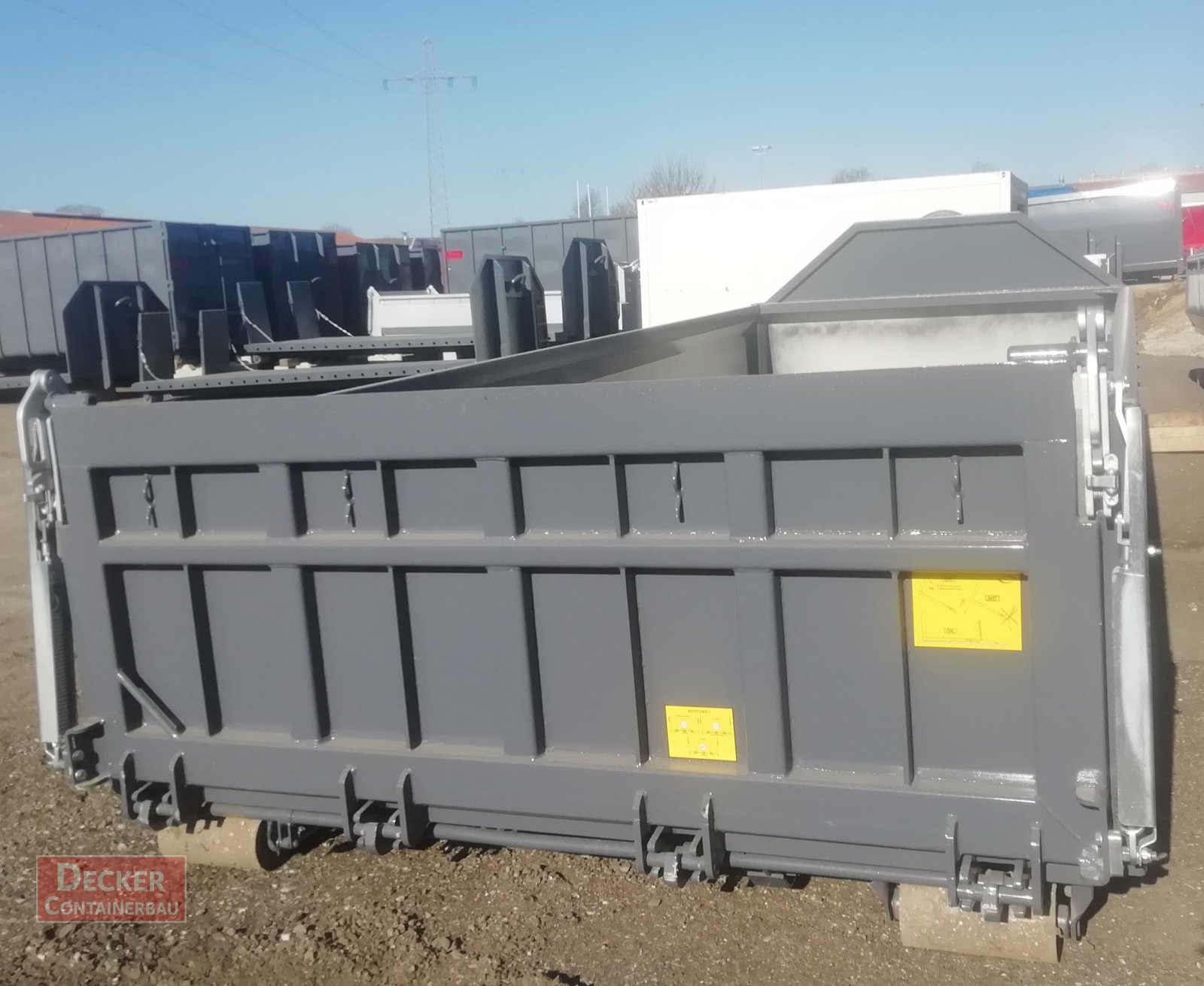 Abrollcontainer des Typs Decker Container Bayernbox,ca.8m³,Pendelklappe, Sofort verfügbar, Neumaschine in Armstorf (Bild 2)