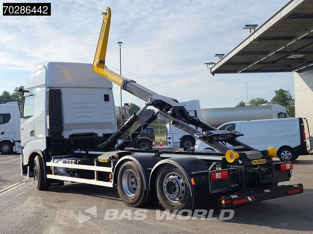 Abrollcontainer des Typs Iveco X-Way 580 6X2 NEW Palfinger PHT20SLD5 Hooklift Lift+steering Axl, Neumaschine in Veghel (Bild 2)