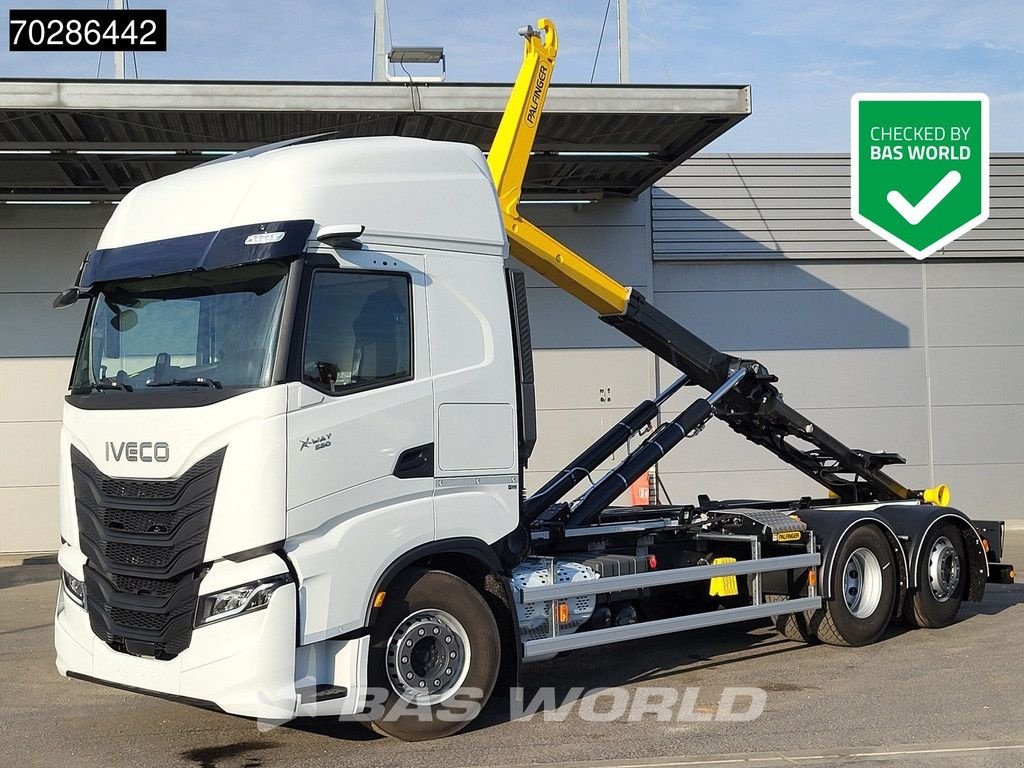 Abrollcontainer des Typs Iveco X-Way 580 6X2 NEW Palfinger PHT20SLD5 Hooklift Lift+steering Axl, Neumaschine in Veghel (Bild 1)