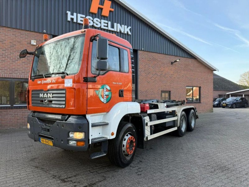 Abrollcontainer typu MAN TGA 26.360 6X4 Manual Haakarm-Hooklift, Gebrauchtmaschine w Saasveld