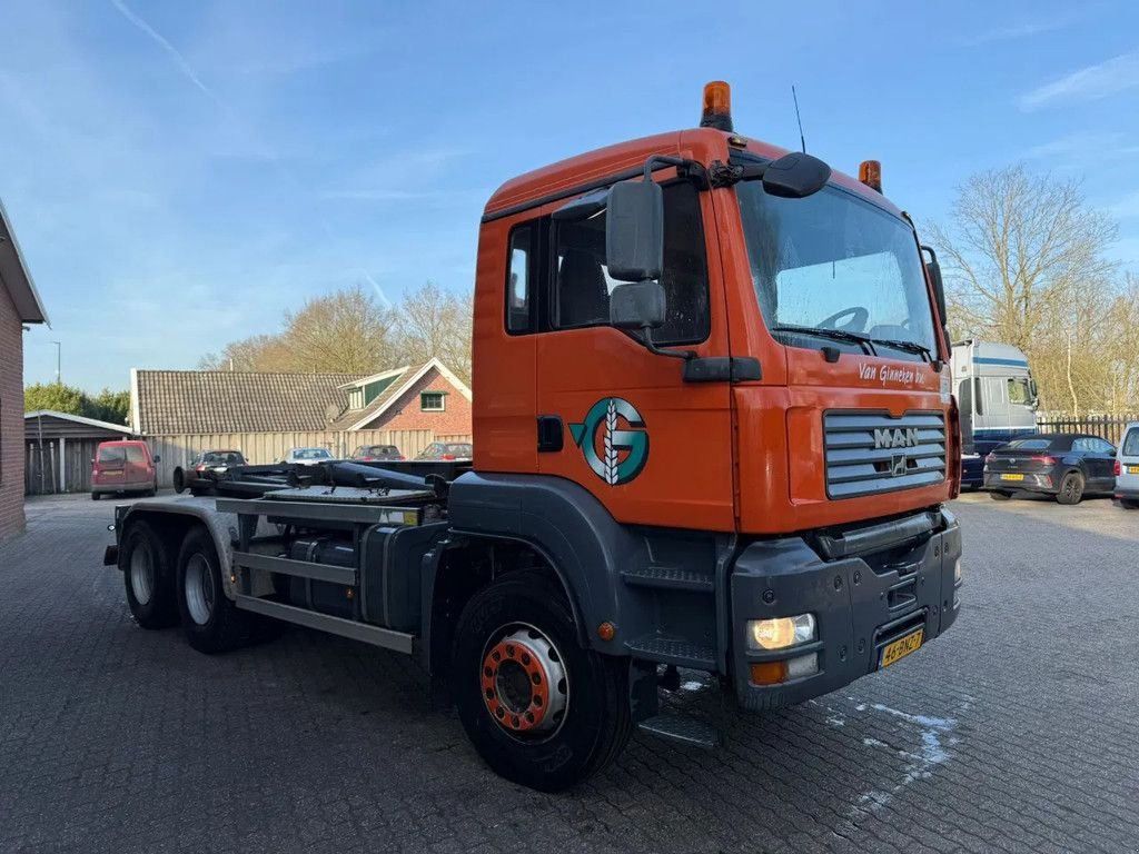 Abrollcontainer typu MAN TGA 26.360 6X4 Manual Haakarm-Hooklift, Gebrauchtmaschine w Saasveld (Zdjęcie 2)