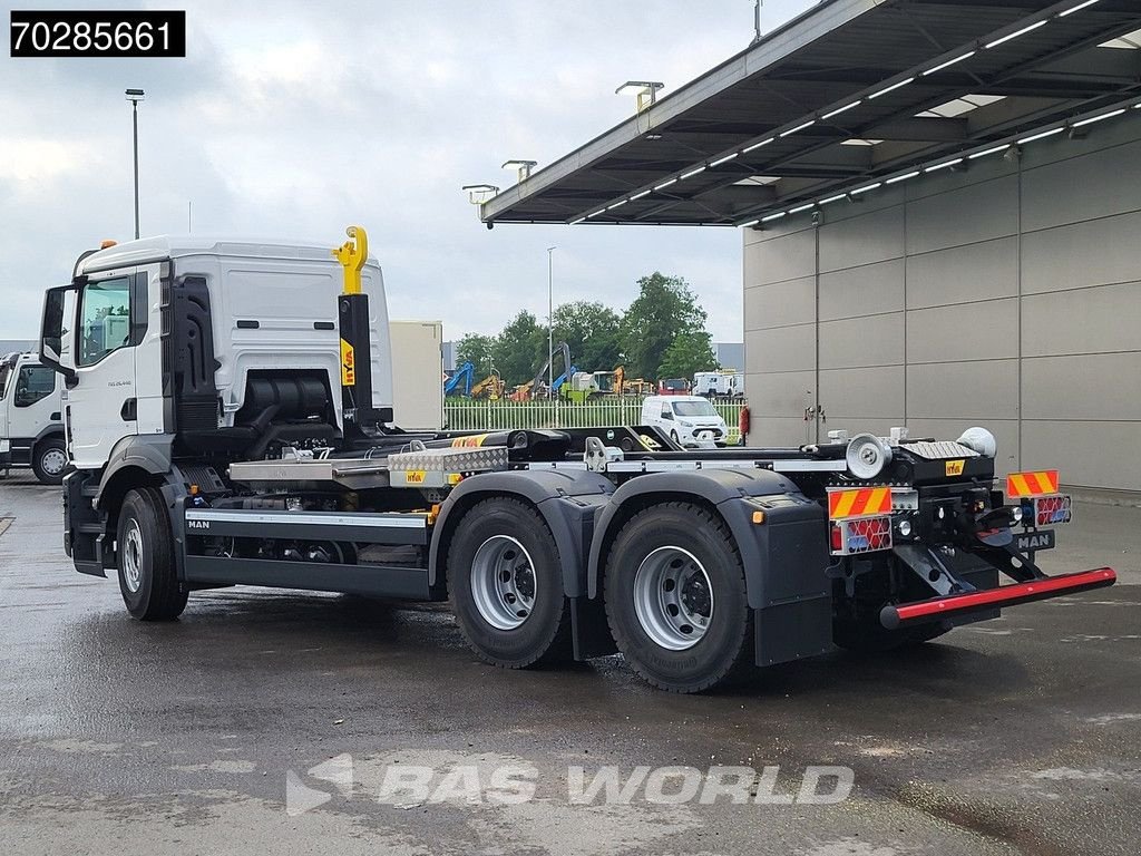 Abrollcontainer des Typs MAN TGS 26.440 6X4 NEW HYVA H20-60S Automatic Steelsuspension Euro 6, Neumaschine in Veghel (Bild 5)