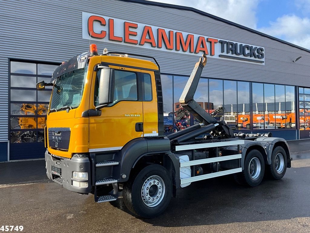 Abrollcontainer del tipo MAN TGS 33.440 6x4 ZF Intarder Manual Full steel 21 Ton haakarmsyste, Gebrauchtmaschine en ANDELST (Imagen 1)