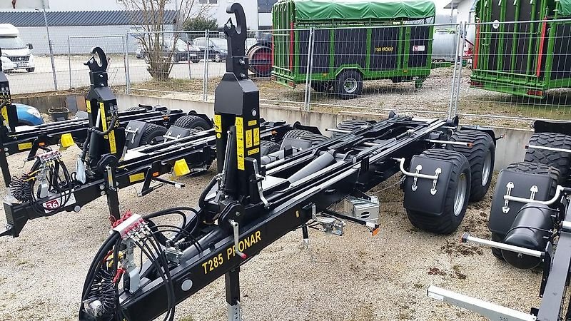 Abrollcontainer des Typs PRONAR Hakenlift T 185, Neumaschine in Westerstetten - Hinterdenkental (Bild 1)