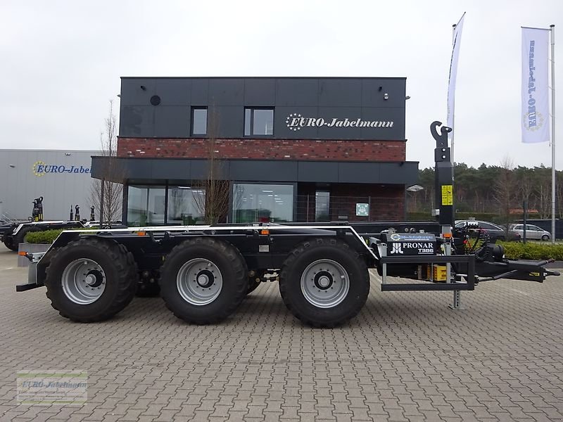 Abrollcontainer del tipo PRONAR Hakenlift  T 386, 34 to. zGG, Abrollkipper /  Containeranhänger / Containerfahrzeug / Abrollsystem / Abrollfahrzeug / Hakengerät Modell T 386, 33 to. Tridem, Neumaschine In Itterbeck (Immagine 2)