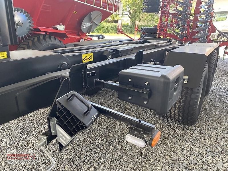 Abrollcontainer des Typs PRONAR T 185/1 Hakenliftanhänger 15 to Parabel-Fahrwerk, Neumaschine in Ostheim/Rhön (Bild 14)