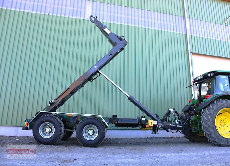 Abrollcontainer des Typs PRONAR T 185/1 Hakenliftanhänger 15 to Parabel-Fahrwerk, Neumaschine in Ostheim/Rhön (Bild 1)