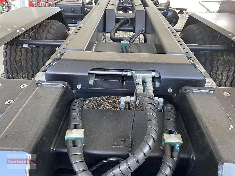 Abrollcontainer des Typs PRONAR T 185/1 Hakenliftanhänger 15 to Parabel-Fahrwerk, Neumaschine in Ostheim/Rhön (Bild 12)