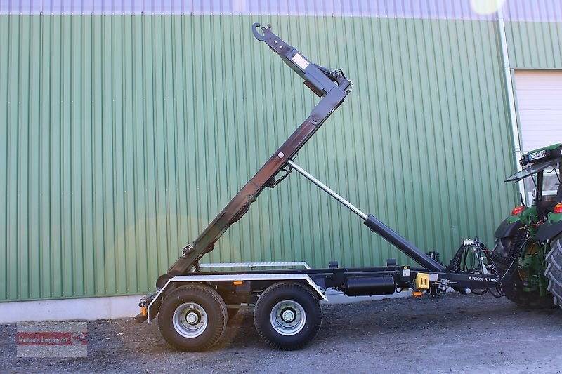 Abrollcontainer des Typs PRONAR T 185/1 Hakenliftanhänger 15 to Parabel-Fahrwerk, Neumaschine in Ostheim/Rhön (Bild 7)