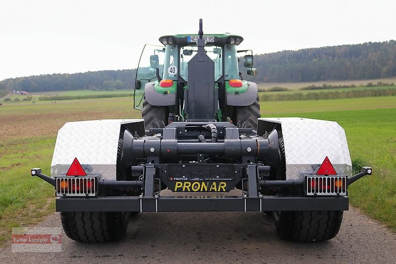 Abrollcontainer des Typs PRONAR T 185 Hakenliftanhänger 15 to Boogie-Fahrwerk, Neumaschine in Ostheim/Rhön (Bild 3)