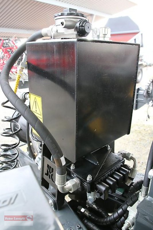 Abrollcontainer des Typs PRONAR T 185 Hakenliftanhänger 15 to Boogie-Fahrwerk, Neumaschine in Ostheim/Rhön (Bild 14)