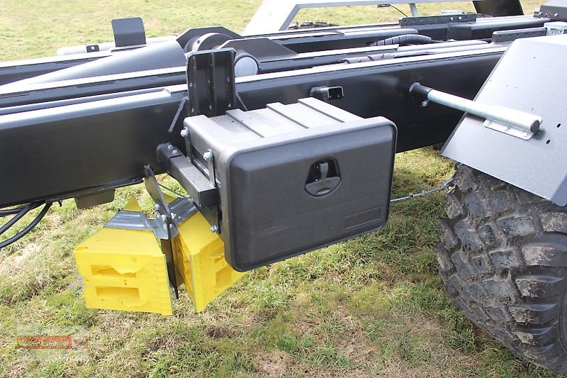 Abrollcontainer des Typs PRONAR T 285 Hakenlift-Anhänger 21 to Boogie-Fahrwerk, Neumaschine in Ostheim/Rhön (Bild 11)