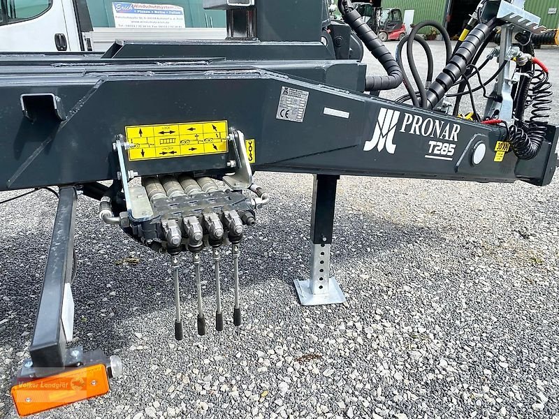 Abrollcontainer des Typs PRONAR T 285 Hakenlift-Anhänger 21to Boogie-Fahrwerk, Neumaschine in Ostheim/Rhön (Bild 19)