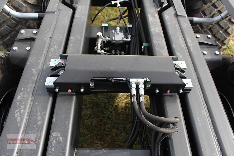 Abrollcontainer des Typs PRONAR T 285 Hakenlift-Anhänger 21to Boogie-Fahrwerk, Neumaschine in Ostheim/Rhön (Bild 12)