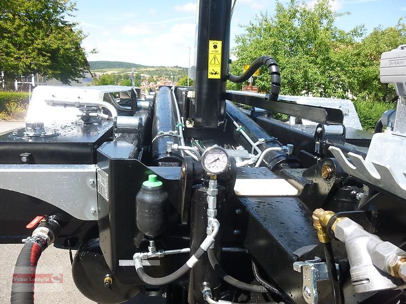 Abrollcontainer des Typs PRONAR T 386 Hakenliftanhänger 34 to Zwangslenkung Parabel-Fahrwerk, Neumaschine in Ostheim/Rhön (Bild 15)