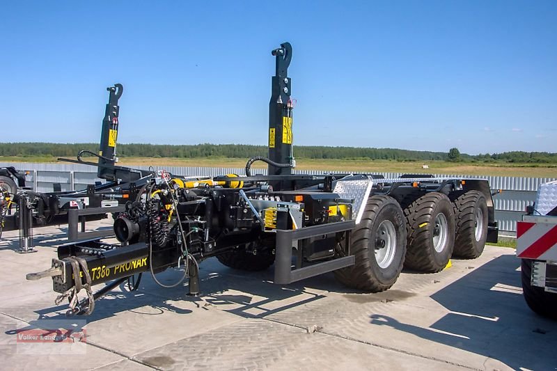 Abrollcontainer des Typs PRONAR T 386 Hakenliftanhänger 34 to Zwangslenkung Parabel-Fahrwerk, Neumaschine in Ostheim/Rhön (Bild 16)