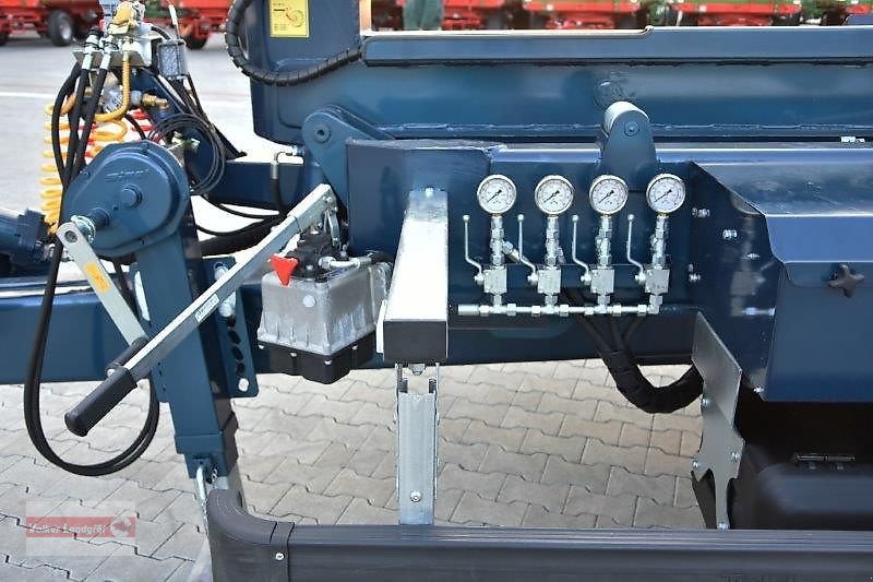 Abrollcontainer des Typs PRONAR T 386 Hakenliftanhänger 34 to Zwangslenkung Parabel-Fahrwerk, Neumaschine in Ostheim/Rhön (Bild 23)