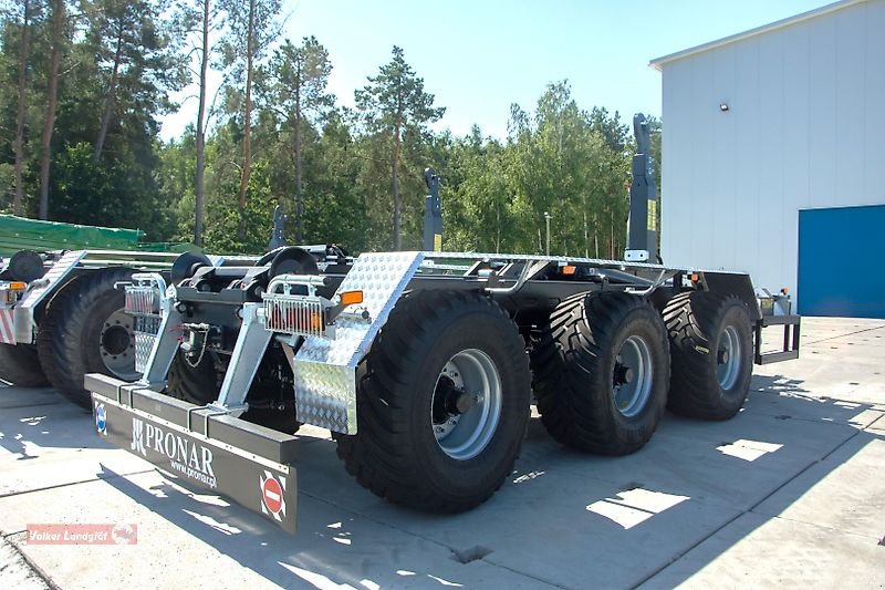 Abrollcontainer des Typs PRONAR T 386 Hakenliftanhänger 34 to Zwangslenkung Parabel-Fahrwerk, Neumaschine in Ostheim/Rhön (Bild 17)