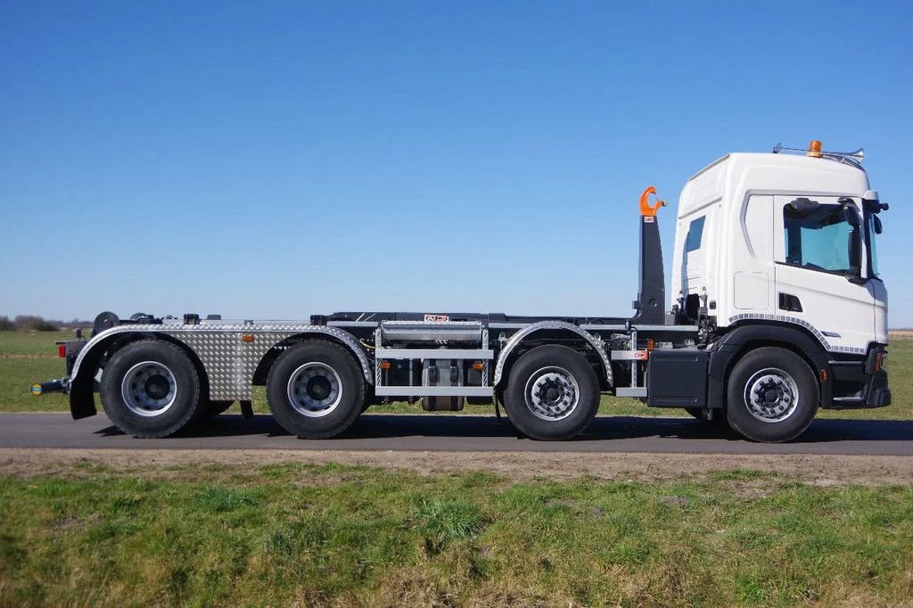 Abrollcontainer Türe ait Scania 43-tons 8x4 WSG P460 met AJK 30-tons haakarm, Gebrauchtmaschine içinde Groenekan (resim 4)