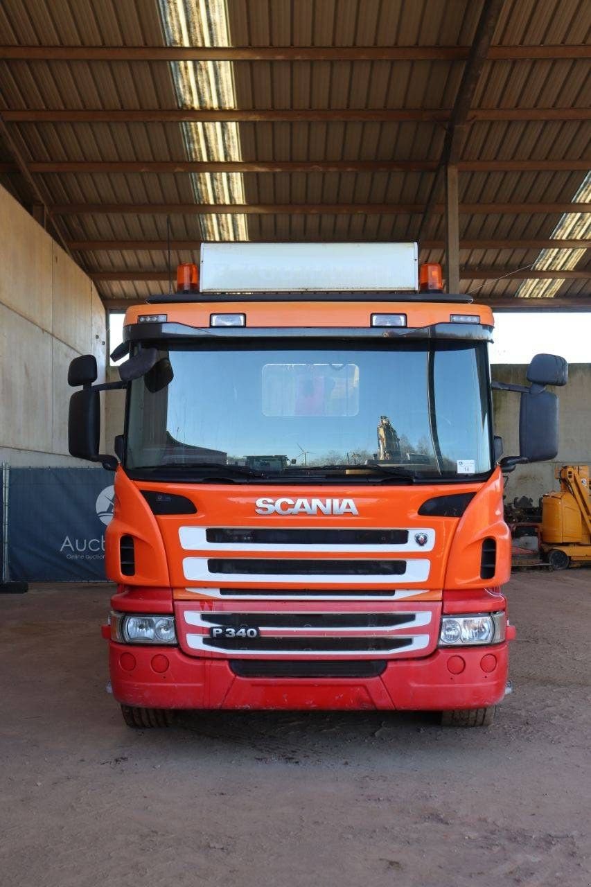 Abrollcontainer Türe ait Scania P 340, Gebrauchtmaschine içinde Antwerpen (resim 9)