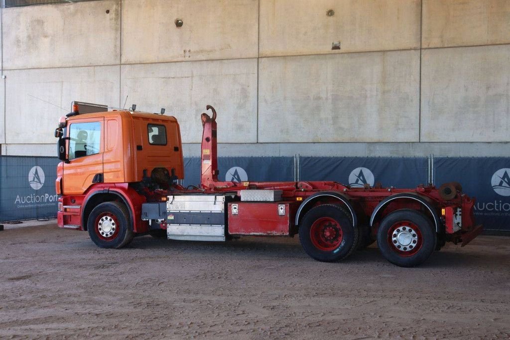 Abrollcontainer Türe ait Scania P 340, Gebrauchtmaschine içinde Antwerpen (resim 3)