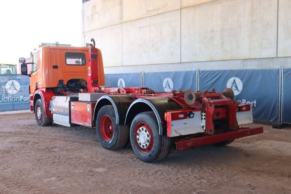 Abrollcontainer Türe ait Scania P 340, Gebrauchtmaschine içinde Antwerpen (resim 4)