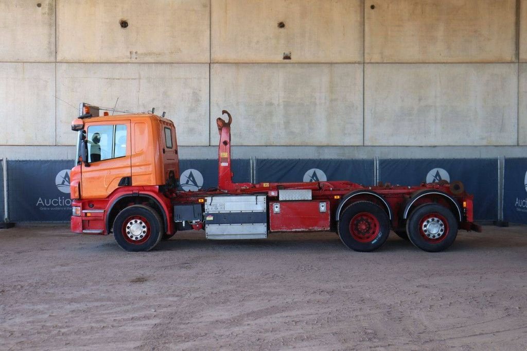 Abrollcontainer typu Scania P 340, Gebrauchtmaschine v Antwerpen (Obrázek 2)
